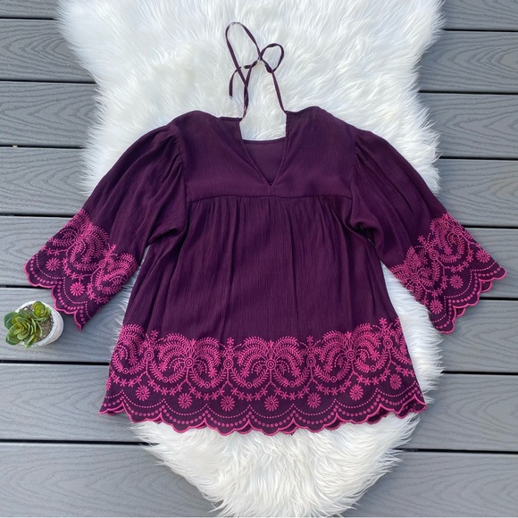 Embroidered Short Sleeve Top - Picture 3 of 3